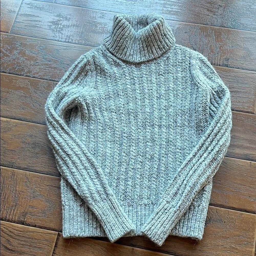 NWOT Banana Republic Gray Turtleneck Italian Yarn Sweater - Size Small